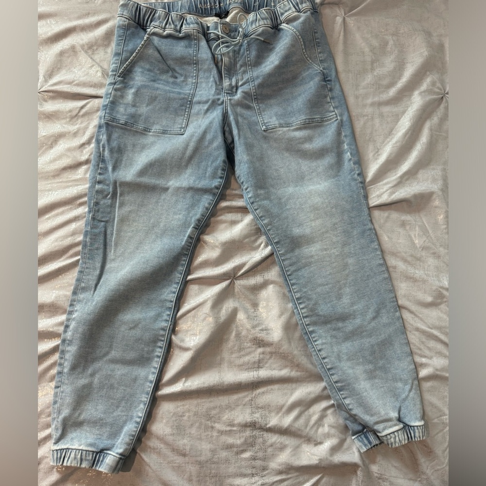 American Eagle jogger jeans